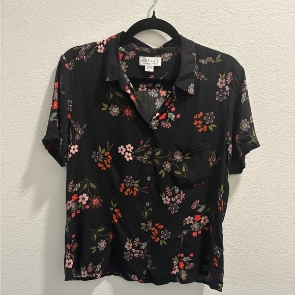 Velvet by Graham & Spencer Tops - Black Floral collared shirt by Velvet by Graham + Spencer, women’s size M